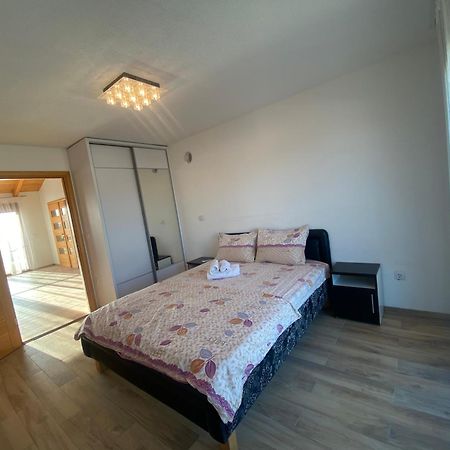 Villa Leona Palushaj Donji Stoj Esterno foto