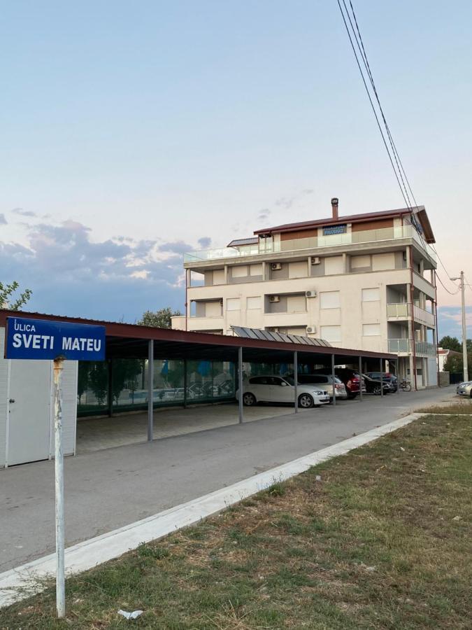Villa Leona Palushaj Donji Stoj Esterno foto